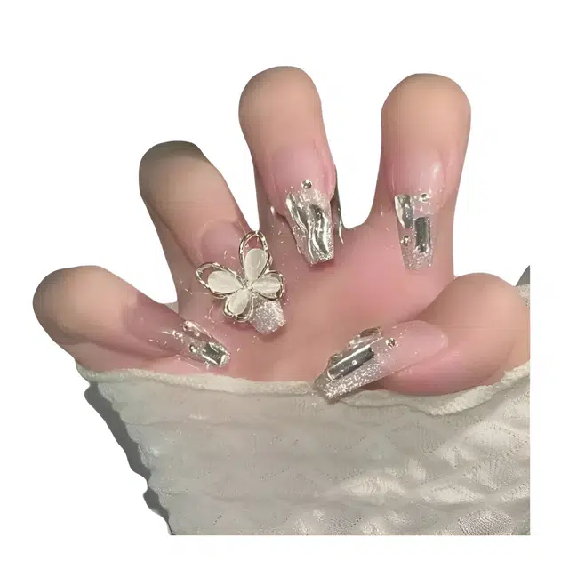 柚予颜 穿戴甲气质仙气大蝴蝶闪钻显白美甲  中长款裸色渐变 爆闪