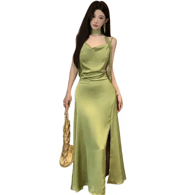 沐晓欣 法式风格复古优雅气质性感精致名媛时尚缎面简约大方舒适度假旅游独特绝美高级设计感海边开叉吊带连衣裙 女款