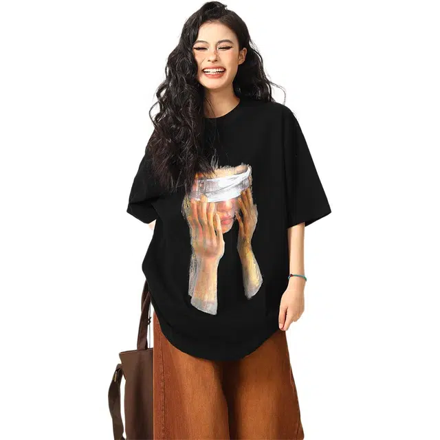 AN oversize T
