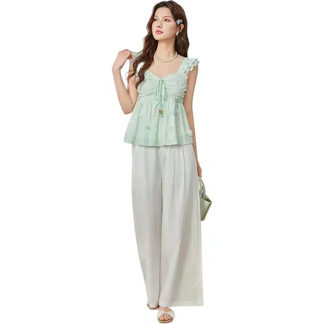 爱依服 法式温柔小女人纯色甜美背心 女款