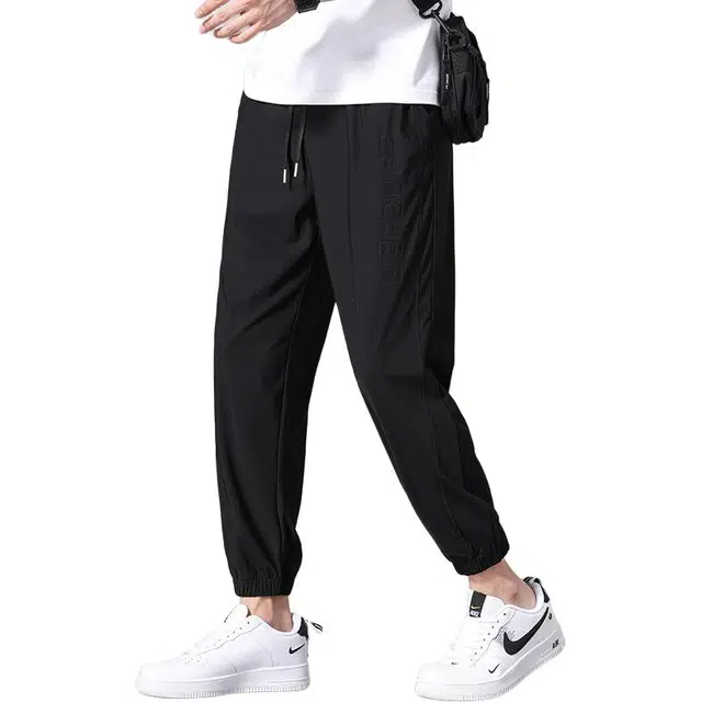 么宁 字母钢印夏季薄款冰丝速干舒适透气束脚裤纯色简约百搭潮流时尚个性痞帅弹力休闲裤 男女同款