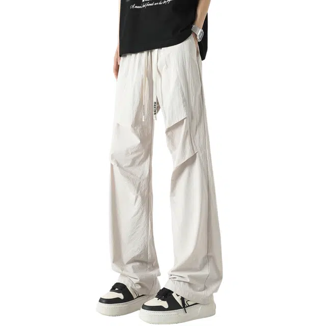 maxim's de paris logo