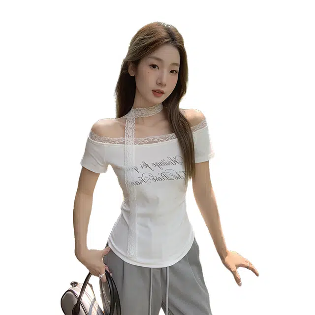 怪力萝莉 韩系纯欲风斜肩露肩褶皱蕾丝飘带收腰截短上衣 女款