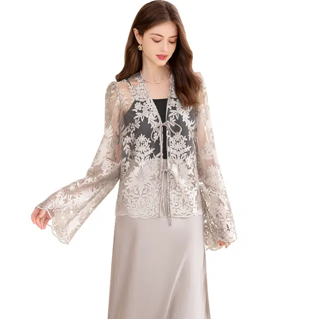 她池 法式刺绣喇叭袖优雅舒适时尚截短外套 女款 香槟色