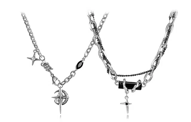 大唐国鼎 暗黑系中性简约小众设计高级感月芒十字架不对称水滴 个性小众精美造型设计高级甜蜜饰爱 合金 项链 男女同款情侣款