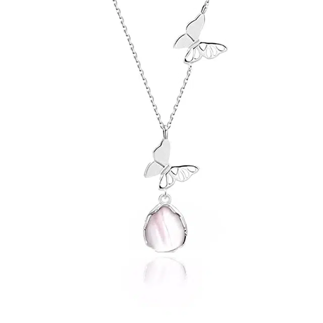 【高品质】 克兰茜 精致浪漫简约气质蝴蝶小众高级感设计 时尚甜美清冷感心动轻奢日常通勤风 精美礼盒 可调节锁骨链 好运 琉璃 项链 女款