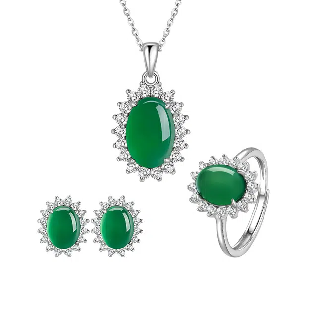 周大生 首饰套装 时尚精致 高级感 温婉气质 玉髓 项链 女款