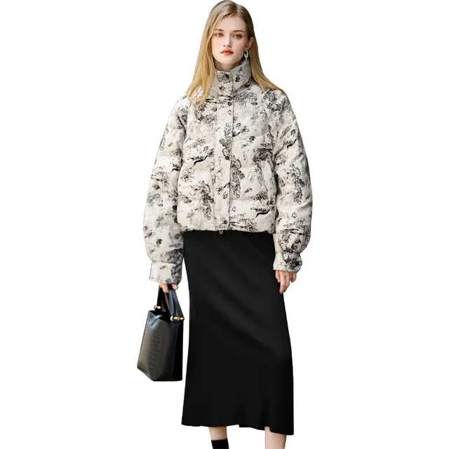 她池  拼色宽松拉链舒适长袖  含羽绒外套  女款  米底黑花