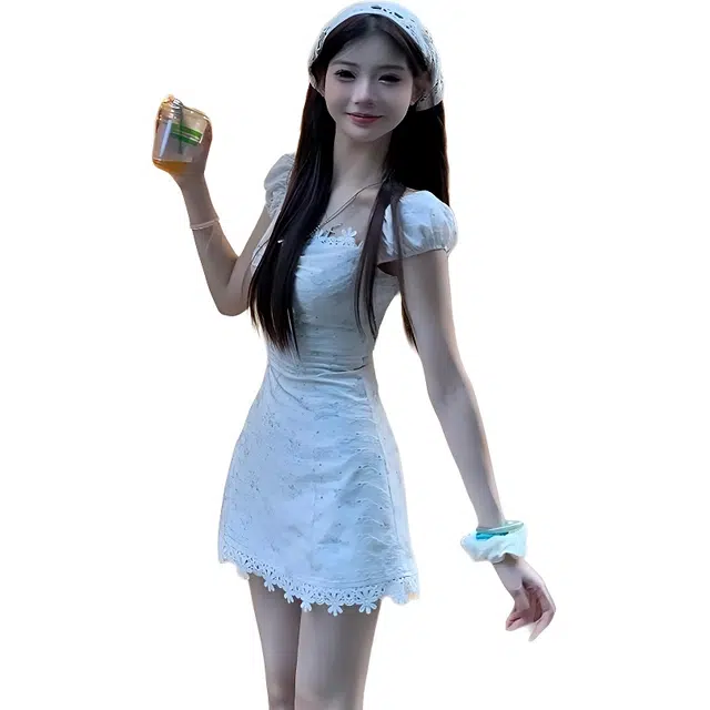 黛尔佳人 夏季初恋纯欲裙法式收腰显瘦约会拼接蕾丝花边方领辣妹短袖连衣裙 女款