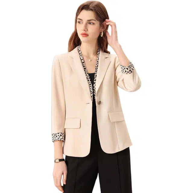 粉红玛琍 修身一粒扣九分袖西装 女款 杏色