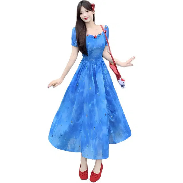 水中花 夏季 法式刺绣温柔方领碎花度假风短袖连衣裙 女款