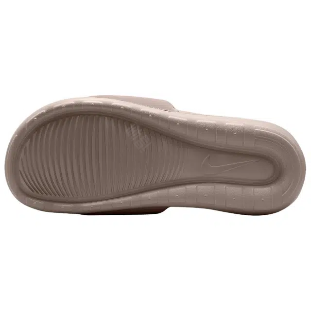 Nike Victori One SE