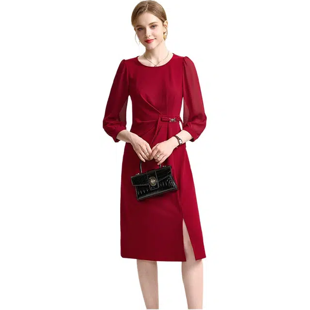 粉红玛琍 新中式纯色盘扣收腰开叉气质九分袖长袖连衣裙 女款 红色