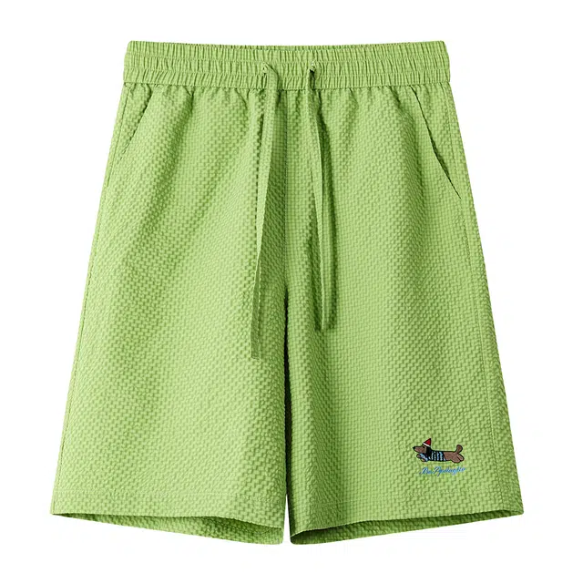 顶峰保罗 冰丝泡泡纱美式多巴胺运动宽松大码薄款腊肠小狗刺绣无性别主义五分裤时尚百搭设计感休闲短裤 男女同款