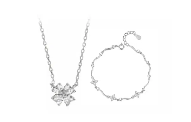 尚银福 璀璨四叶草系列 轻奢气质时尚百搭小众设计在逃公主闪钻可调节少女结闺蜜款手饰 好运 合金 项链 女款