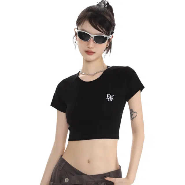 怪力萝莉 美式复古短袖设计感刺绣辣妹修身露脐截短上衣 女款