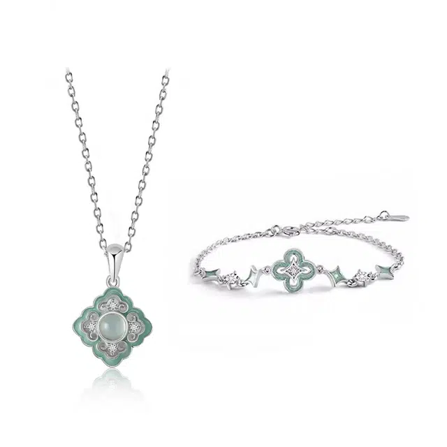 克兰茜 青花瓷系列 新中式国风精致优雅祥瑞云纹高级感 日常百搭温柔气质女友三秒心动锁骨链 恋爱节日生日纪念日送礼好运 铜 项链 女款