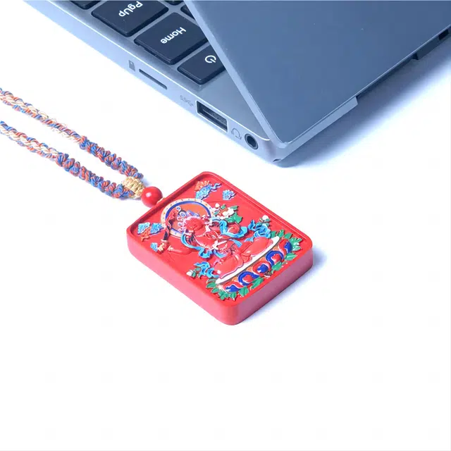 梵澜 彩绘浮雕唐卡无事牌吊坠挂件 生肖兔文殊尊者本命年守护神项坠锁骨链首饰 再造辰砂朱砂 玉石项链 男女同款情侣款 礼盒装