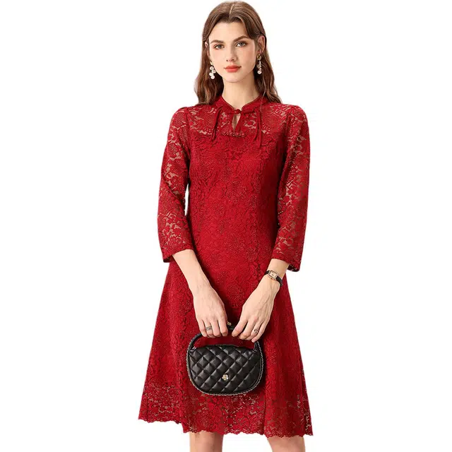 粉红玛琍 优雅盘扣立领修身蕾丝高腰中长款长袖连衣裙 女款 红色