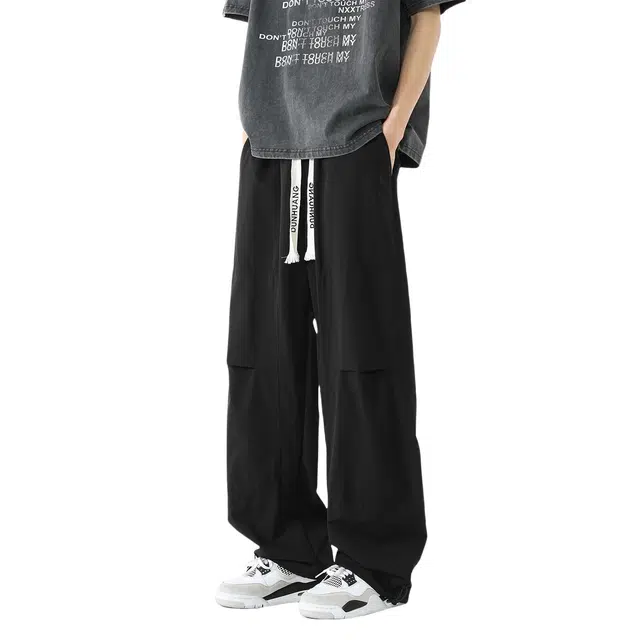 敦煌博物馆 美式高街褶皱设计宽松百搭户外通勤冰丝薄款抽绳系带弯刀裤纯色大码速干透气垂感阔腿休闲裤 男女同款