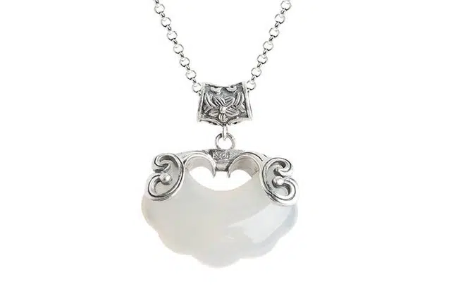 小银匠 玉上锦鲤 玉髓长命锁吊坠国风祥云经典链坠 项链 女款