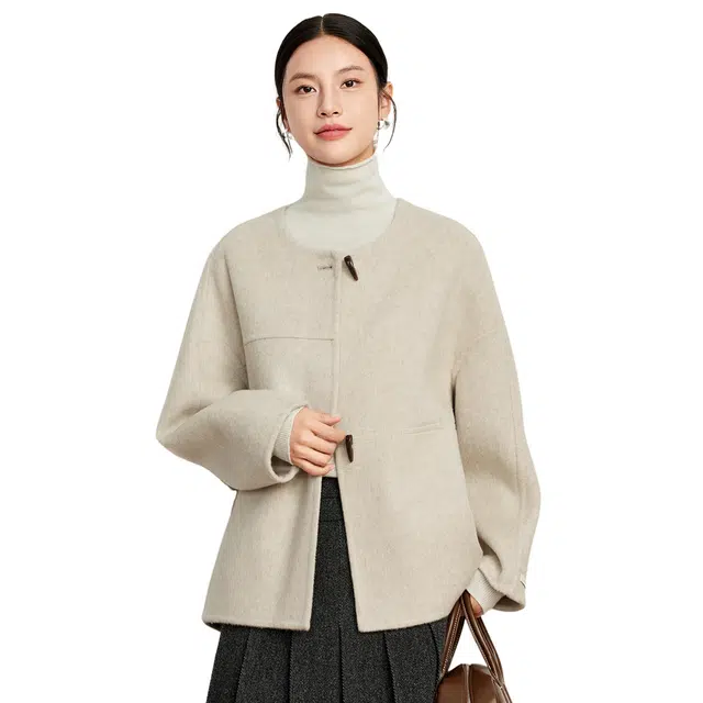 富铤 柔软舒适保暖纯色牛角扣时尚百搭短款绵羊毛双面呢大衣 女款