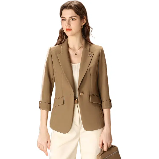 粉红玛琍 时尚简约七分袖修身西装 女款 浅咖