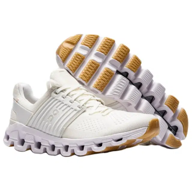 On Cloudswift Undyed