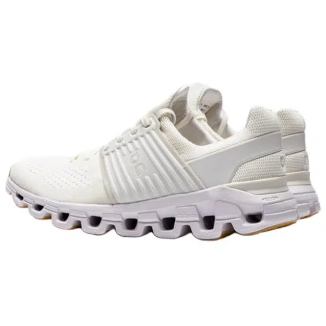 On Cloudswift Undyed