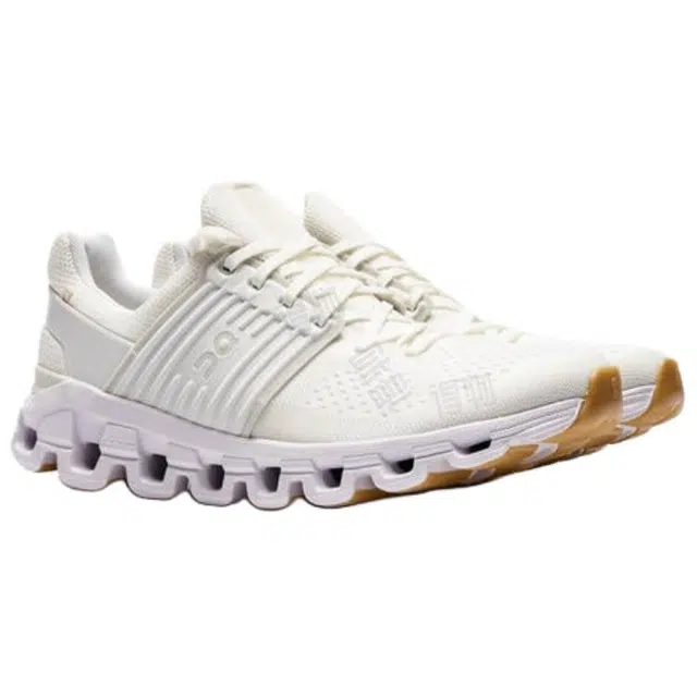 On Cloudswift Undyed