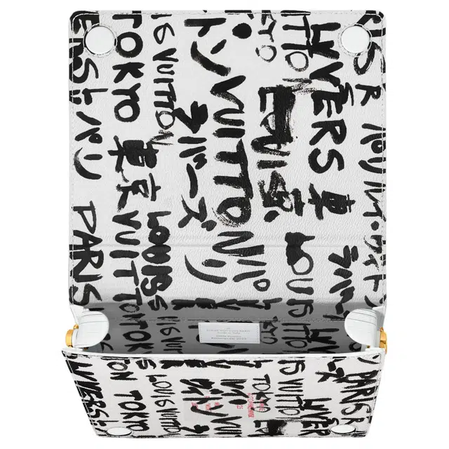 LOUIS VUITTON x Nigo BOOK