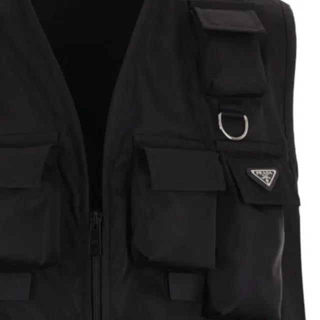 PRADA LogoV