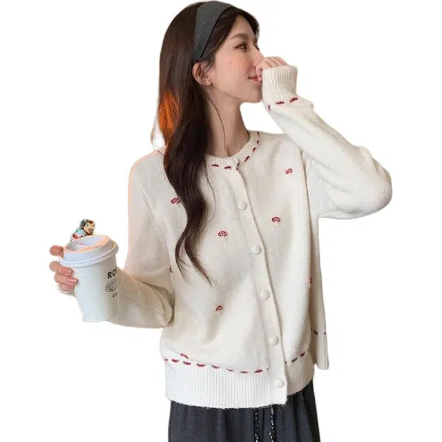 柏黛妃 韩系刺绣蘑菇圆领单排扣开衫时尚减龄软糯百搭显瘦女针织衫 女款