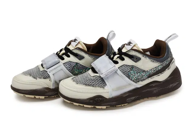Travis Scott x Nike NIKE ZOOM Field JAXX 811