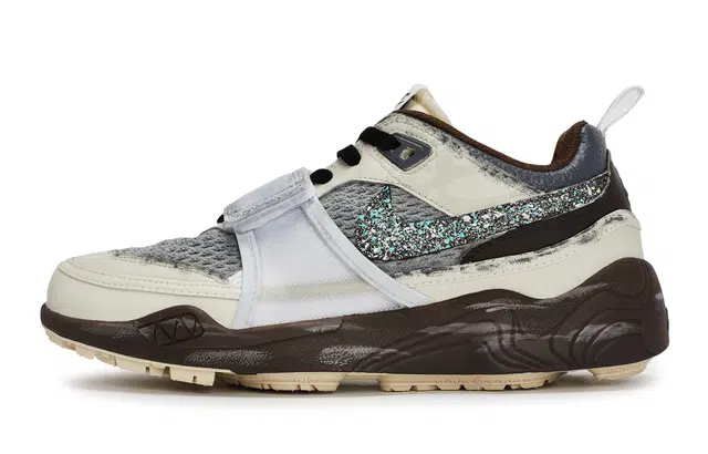 Travis Scott x Nike NIKE ZOOM Field JAXX 811