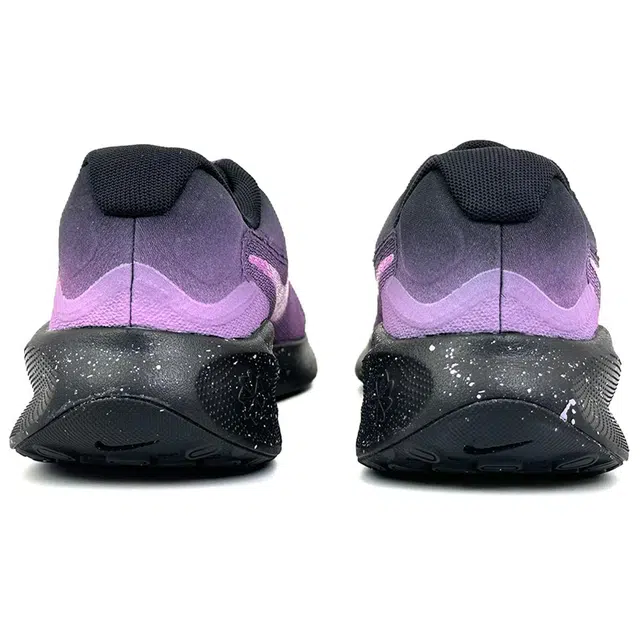 Nike REVOLUTION 7