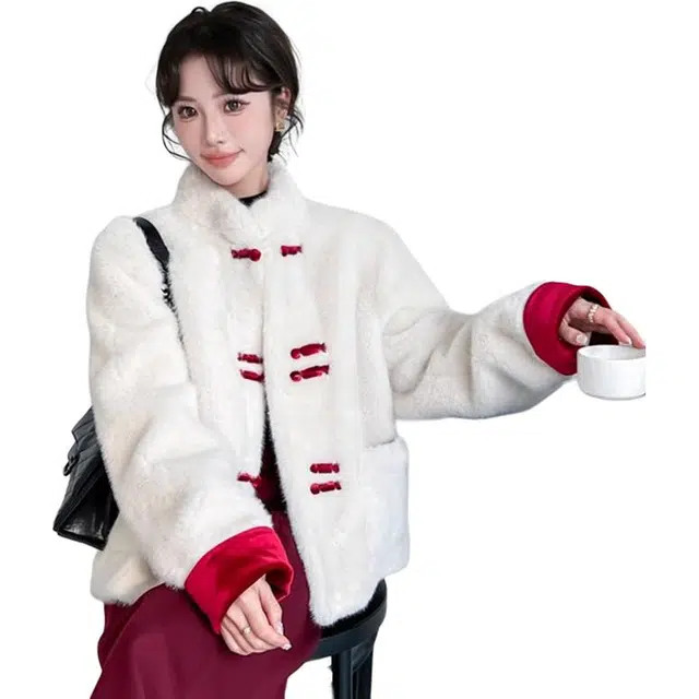 比利斯山羊 立领国风盘扣金貂绒绒感外套 女款