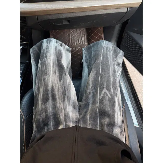 冈哉 美式潮流潮牌泼墨撞色高街纽扣设计垂感窄版宽松直筒时尚日系个性日常通勤弯刀纯色基础款休闲牛仔裤 男女同款