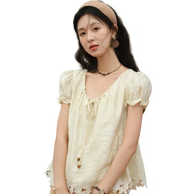 谜秀 刺绣圆领绑带纯色泡泡袖短袖法式衬衫 女款 杏色