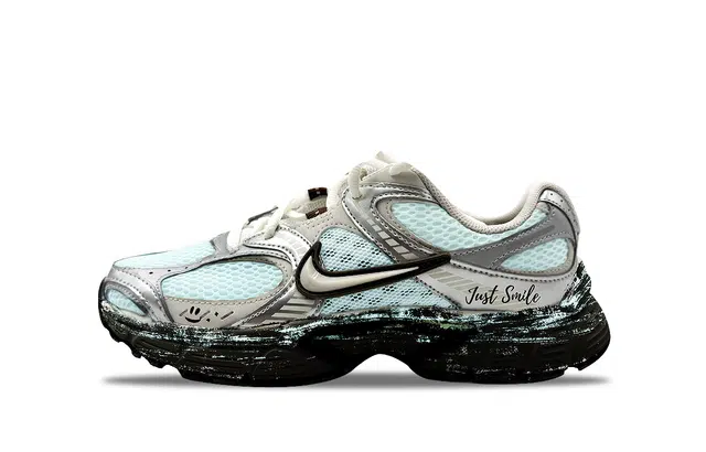 Nike V5 RNR smile