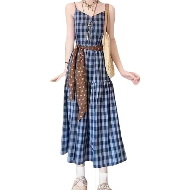 沐晓欣 森系复古格纹外穿设计感小众不撞款气质收腰吊带连衣裙 女款