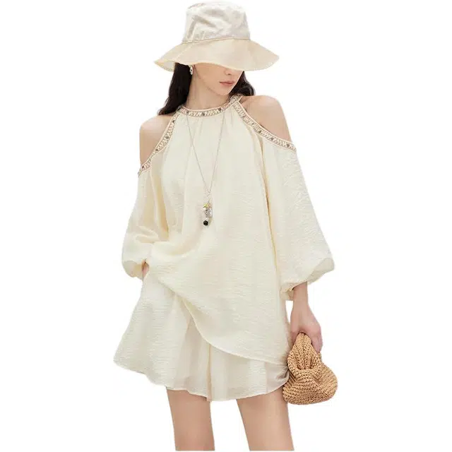 缪斯的诱惑 假日微皱肌理感浪漫花边露肩上衣松紧腰短裤休闲套装 女款