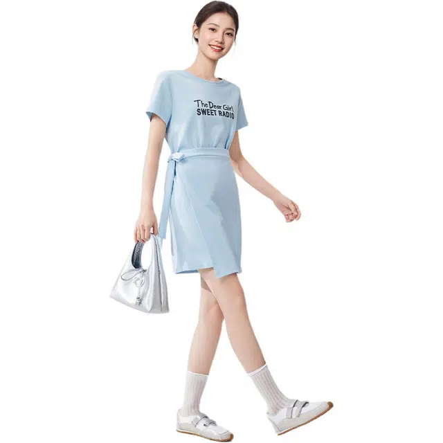 爱依服 设计感休闲运动风圆领短袖连衣裙 女款