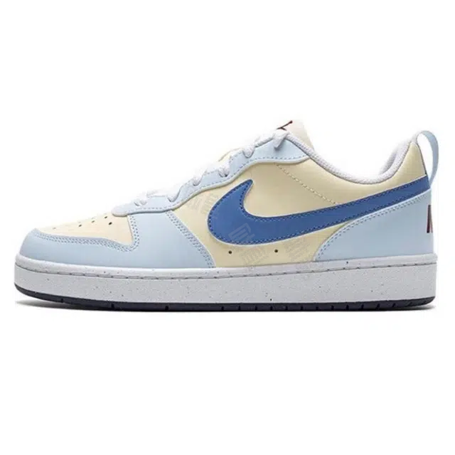 Nike Court Borough 520