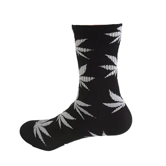 LUNNIFEIYA Maple Leaf Couple Socks