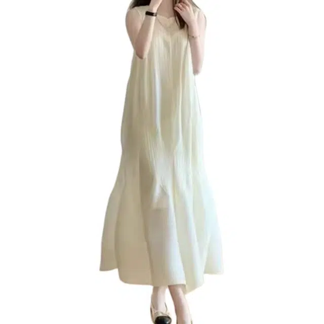 沐晓欣 纯色适中宽松圆领无袖连衣裙 女款