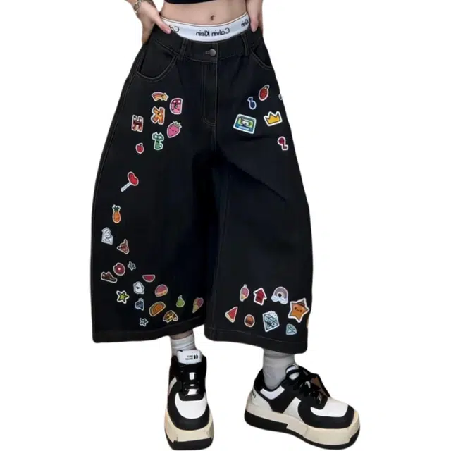 纤丝鸟 高街美式趣味贴纸宽松阔腿耐磨透气舒适版型牛仔裤 女款