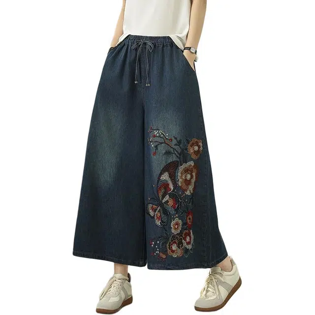 纤丝鸟 时尚复古刺绣图案阔腿版型松紧腰舒适透气民族风设计牛仔裤 女款
