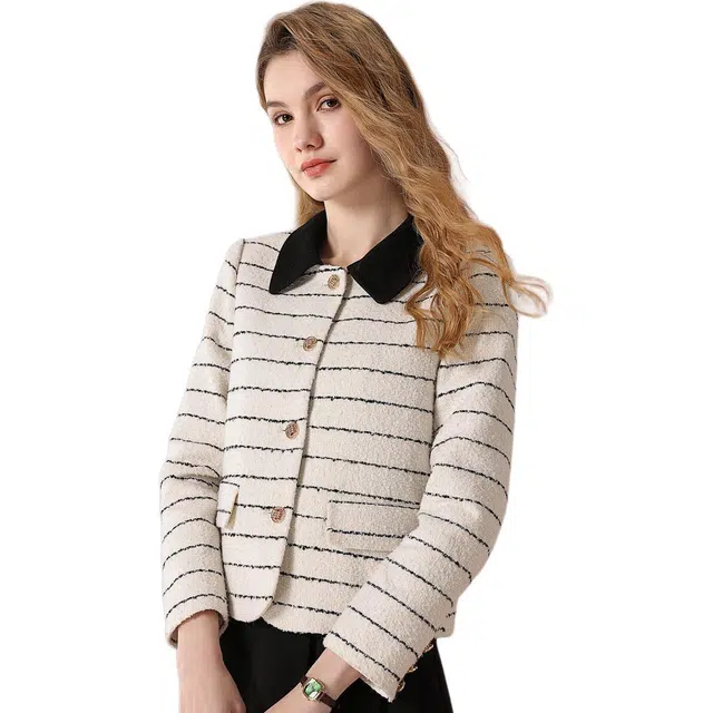 粉红玛琍 横条纹翻领单排扣常规长袖直筒休闲开衫宽松腰截短外套 女款