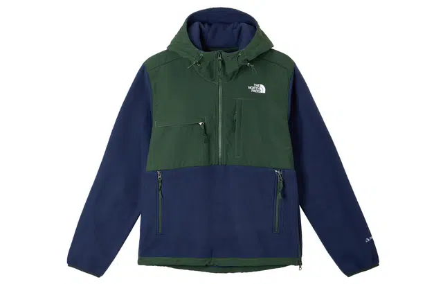 THE NORTH FACE Denali Anorak Logo